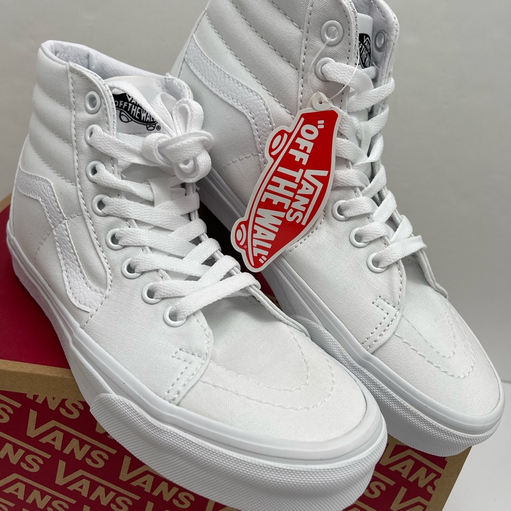 Vans WMNS Sk8-Hi Sneakers
True White
VN000D5IW00
Lifestyle, Original Icon, Canva - Picture 6 of 16